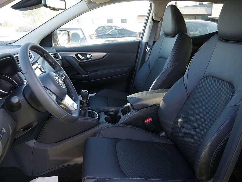 Nissan Qashqai Tekna 1.7 dCi EU6d-T LED Navi Rückfahrkam. Panoram