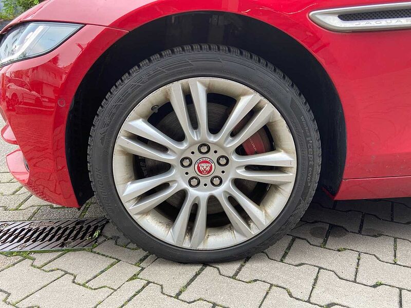 Jaguar XE SE AWD P300 LED 360° Navi Sitzh Tempo DAB