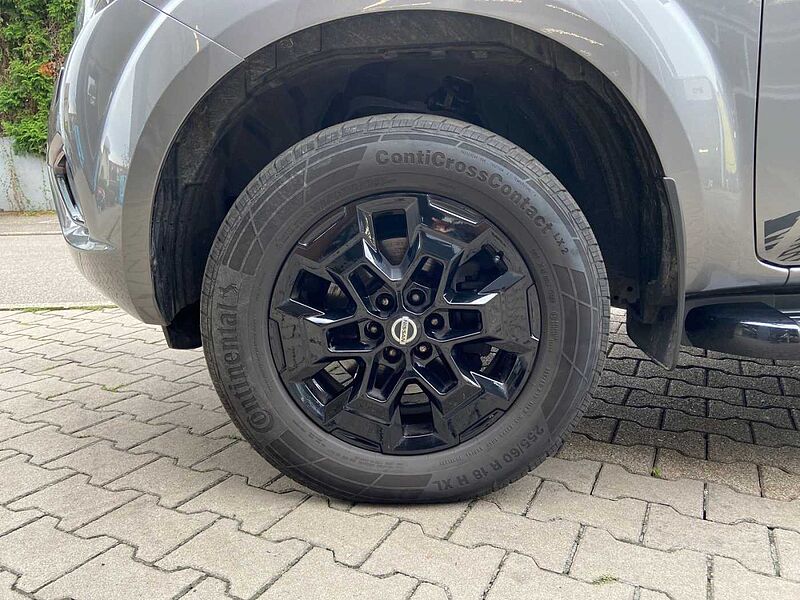 Nissan Navara NP300 N-Guard Double Cab 4x4